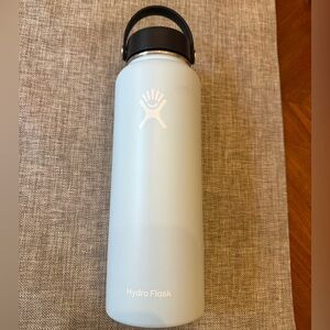 Hydro flask 40 oz baby blue water bottle